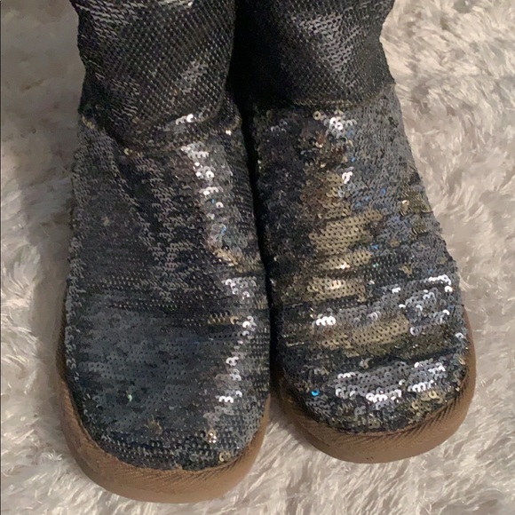 VS PINK Mukluk Booties - Picture 3 of 9